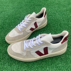 VEJA V-10 - Women’s Sneakers Shoes - SIZE 9